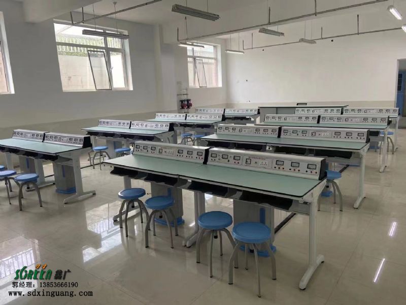 濰坊恒德實(shí)驗(yàn)學(xué)校家具安裝現(xiàn)場(chǎng)